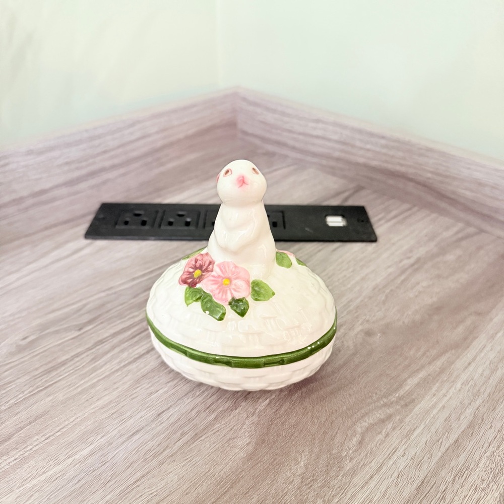 Vintage Avon 1982‎ Bunny Trinket Box Hand Painted Ceramic Made in Brazil